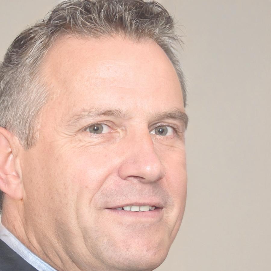 Преподаватель Рикардо Азеведо